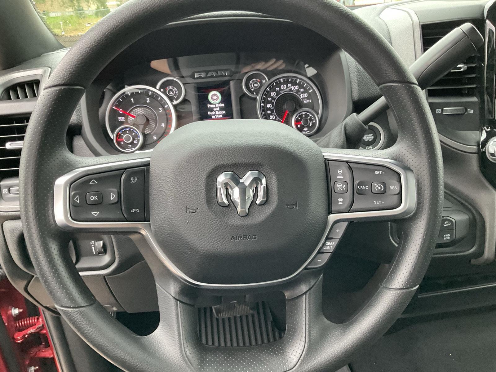 Vehicle photo 8