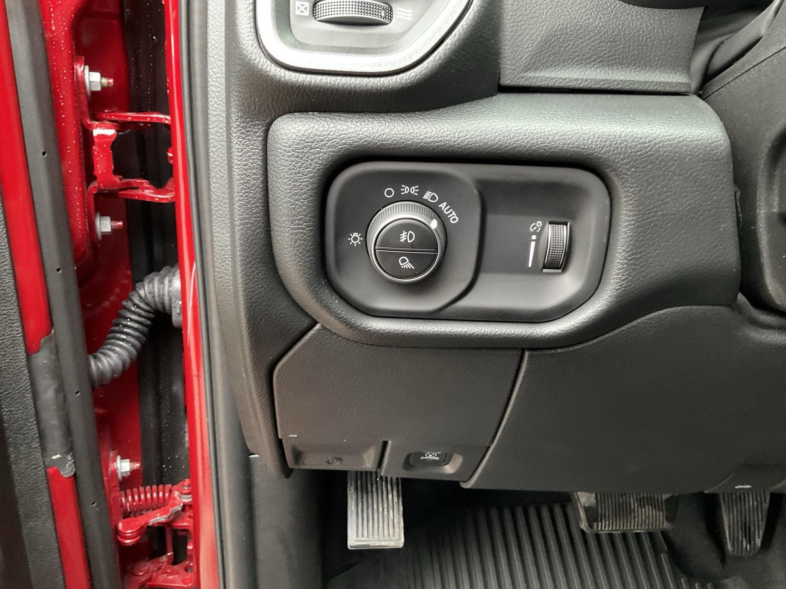 Vehicle photo 11