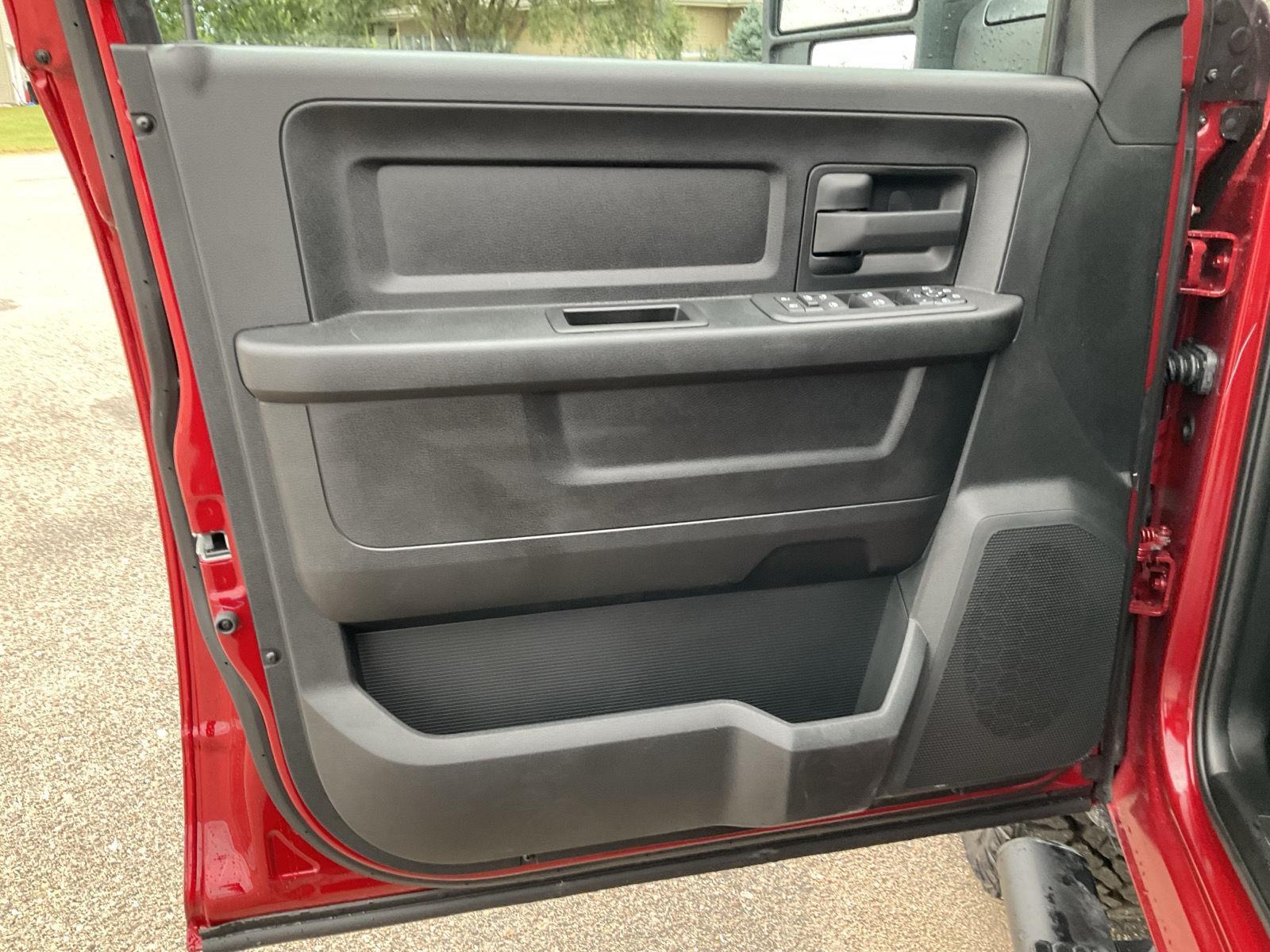 Vehicle photo 12