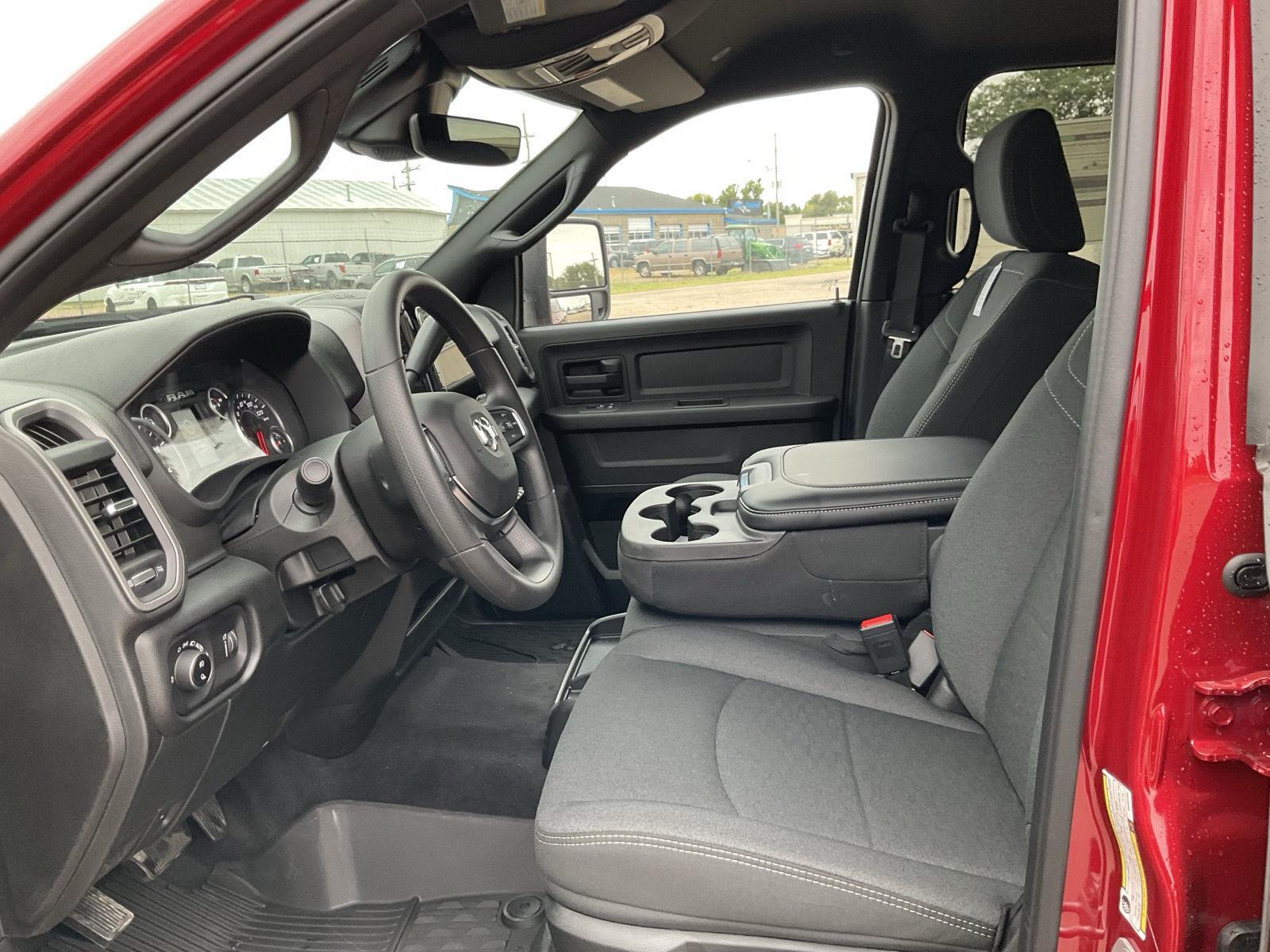 Vehicle photo 13