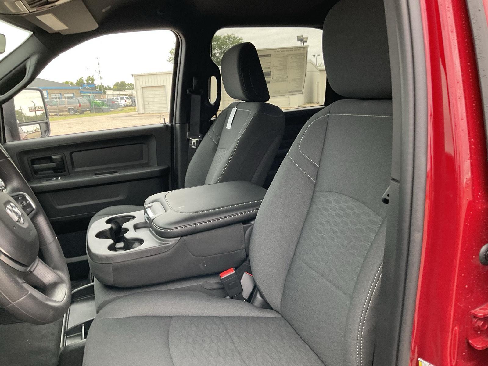 Vehicle photo 14