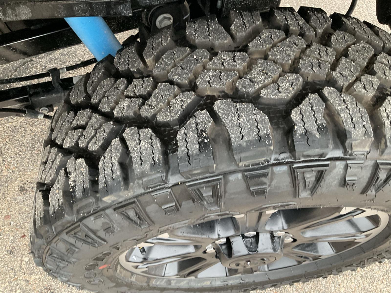 Vehicle photo 18