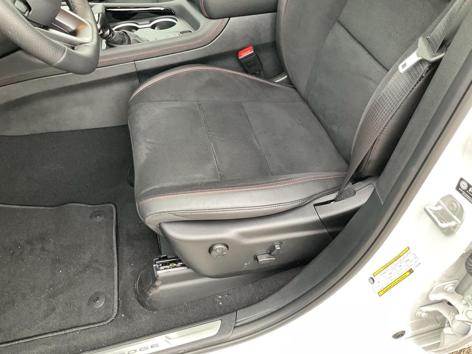 Vehicle photo 16