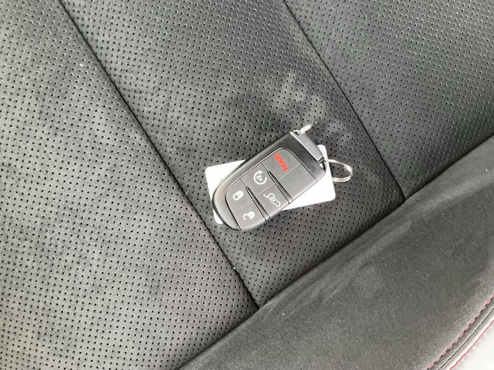 Vehicle photo 19