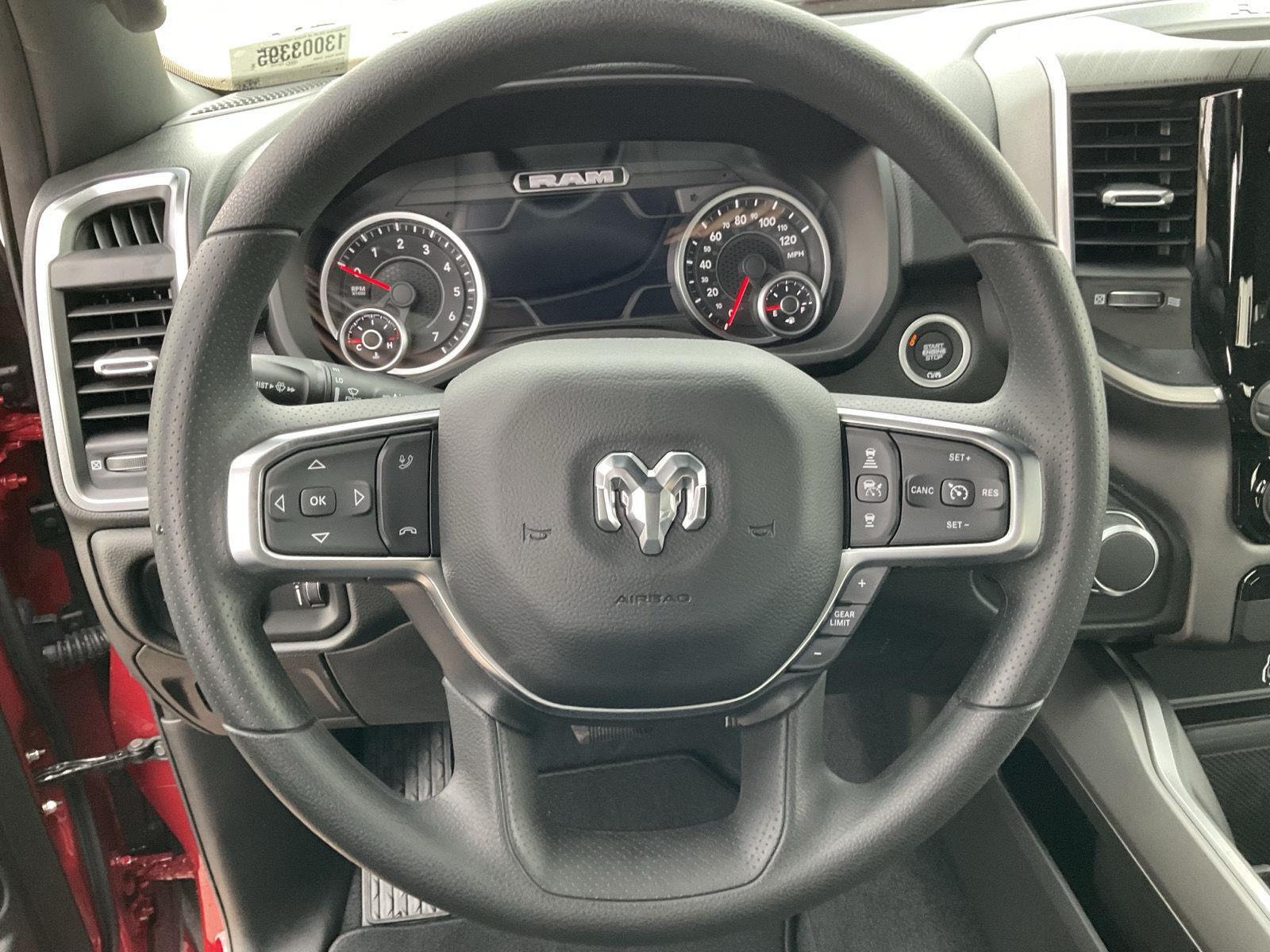 Vehicle photo 9