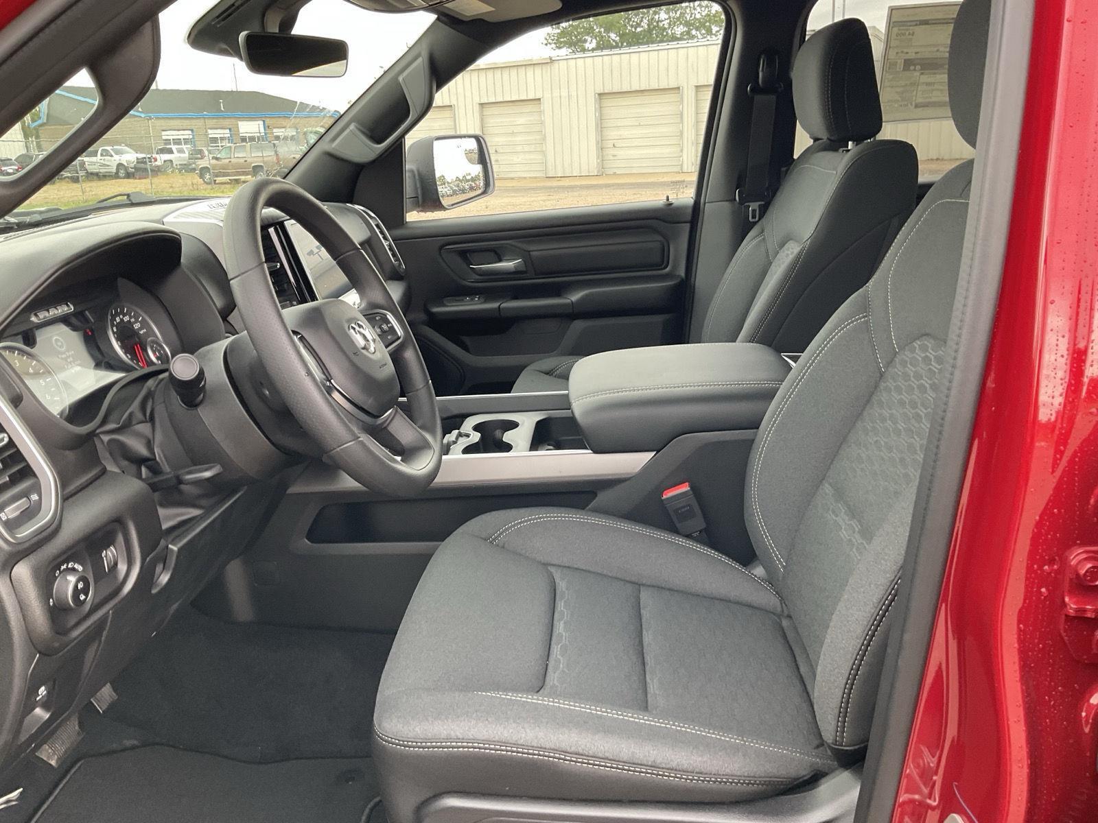 Vehicle photo 14