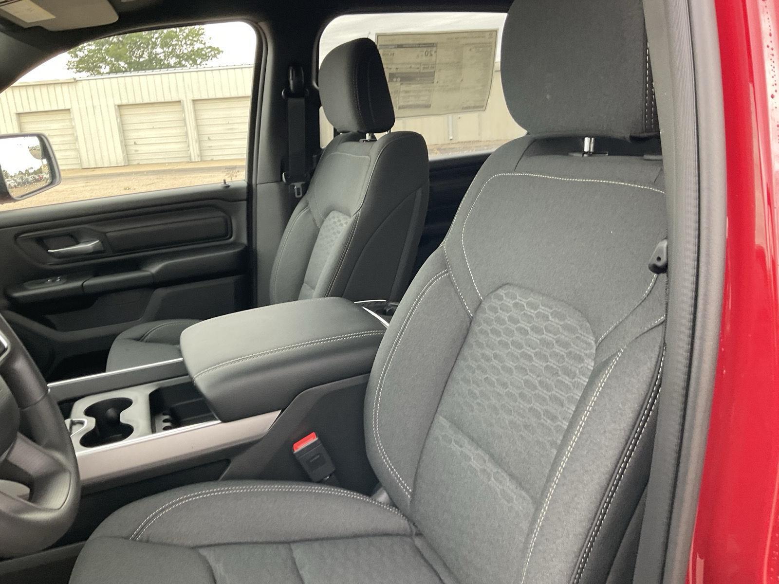Vehicle photo 15