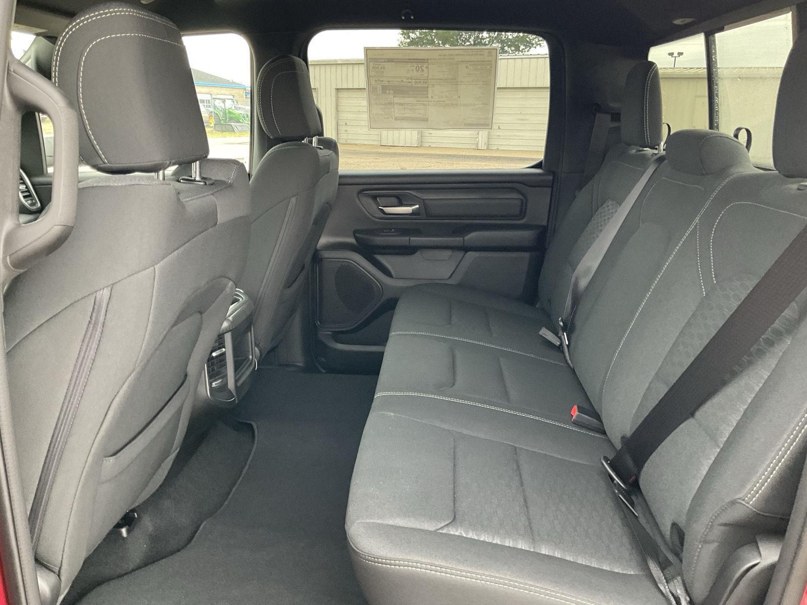Vehicle photo 17