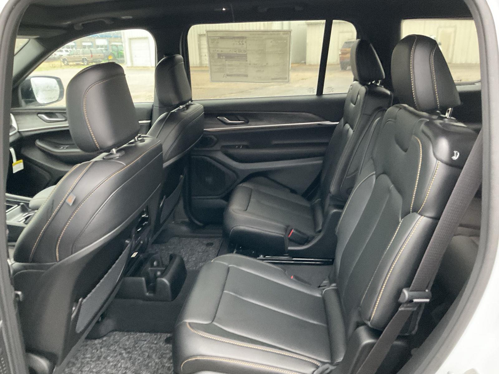 Vehicle photo 15