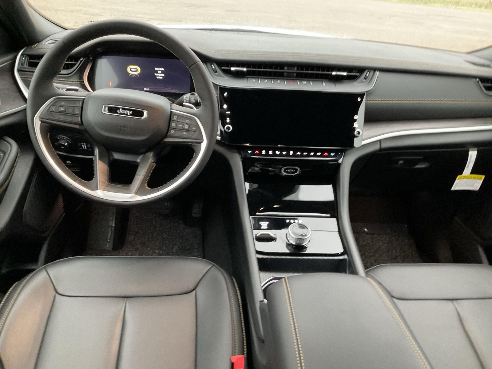 Vehicle photo 16