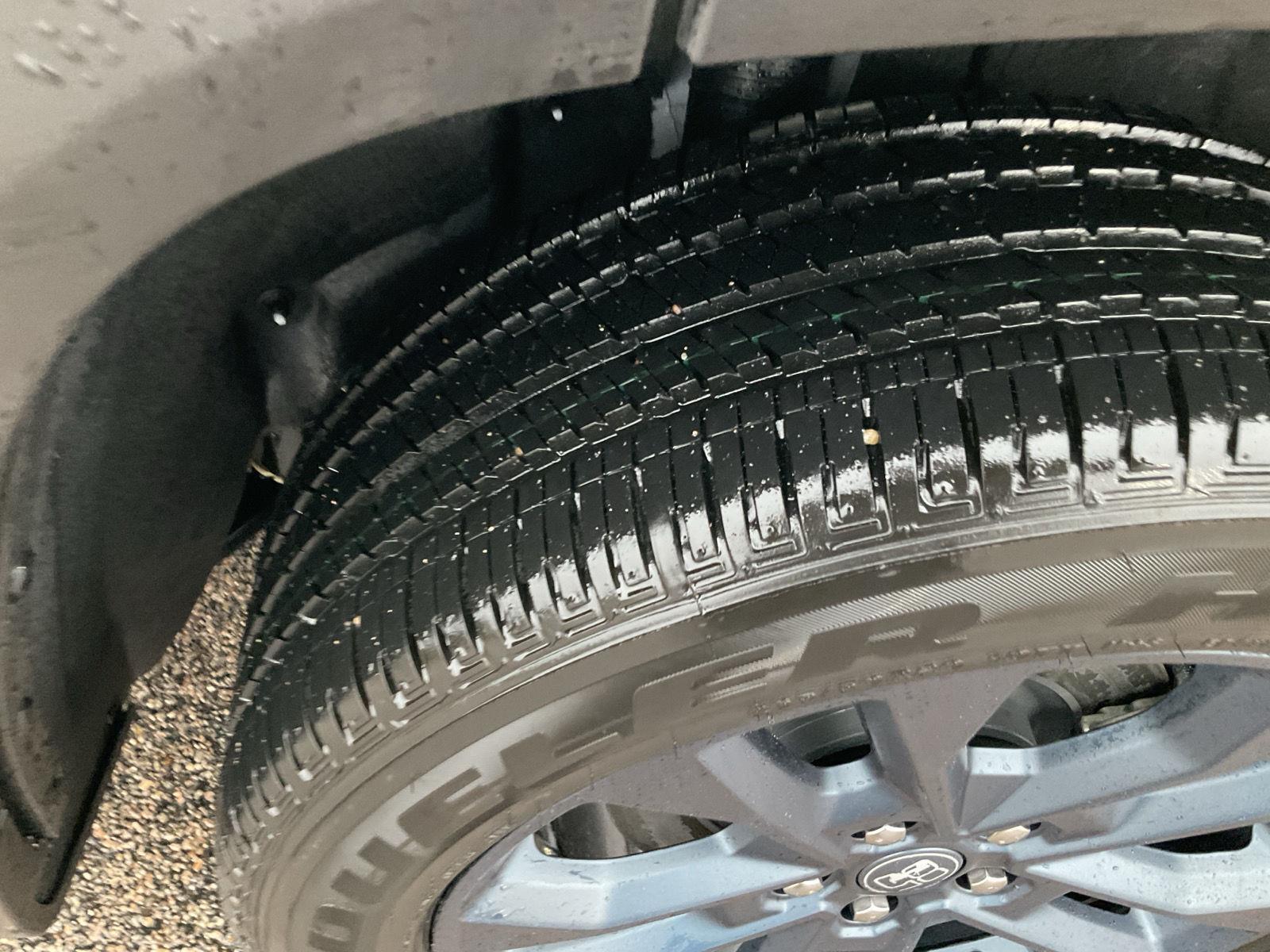Vehicle photo 18