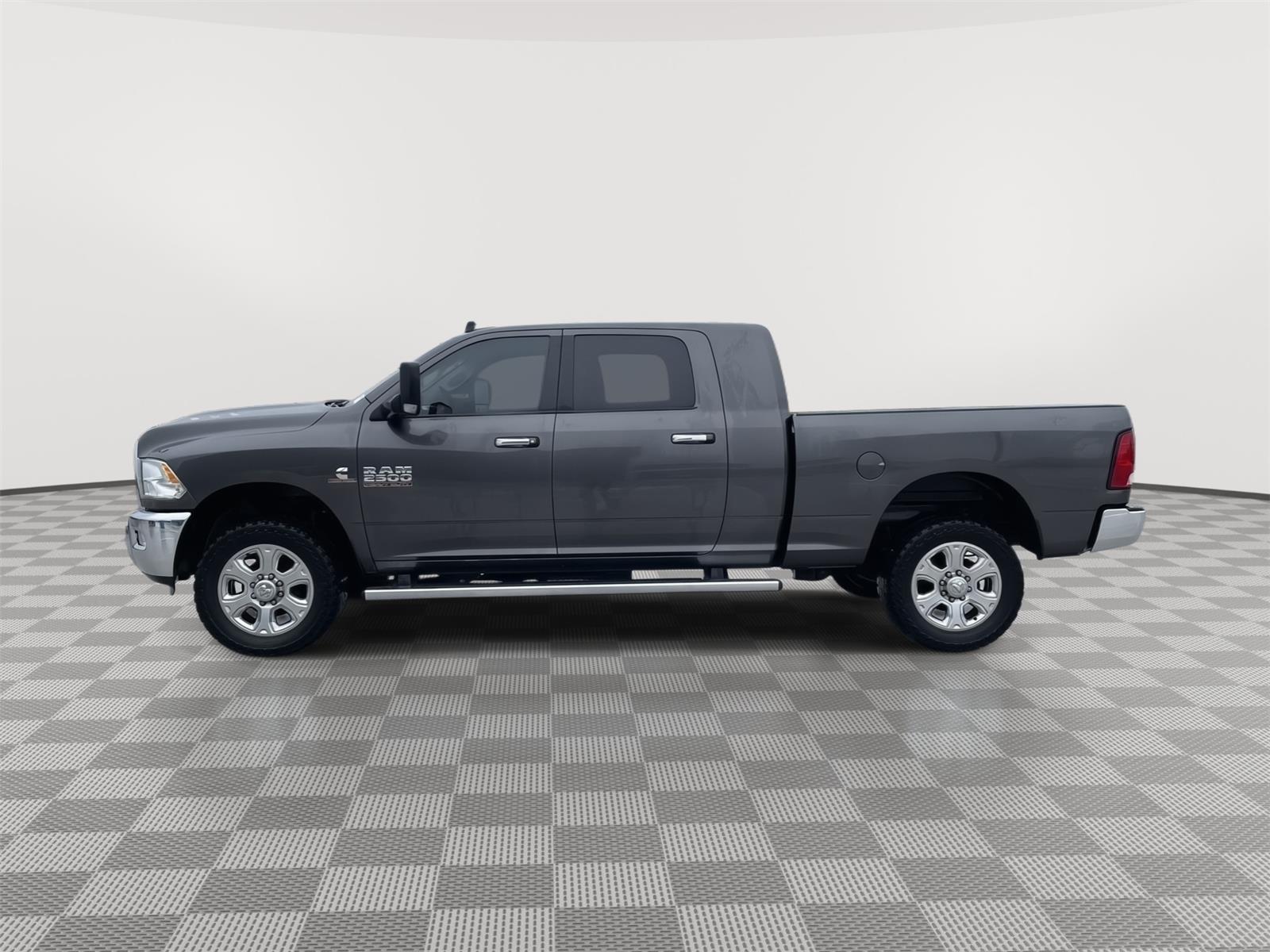 Vehicle photo 2