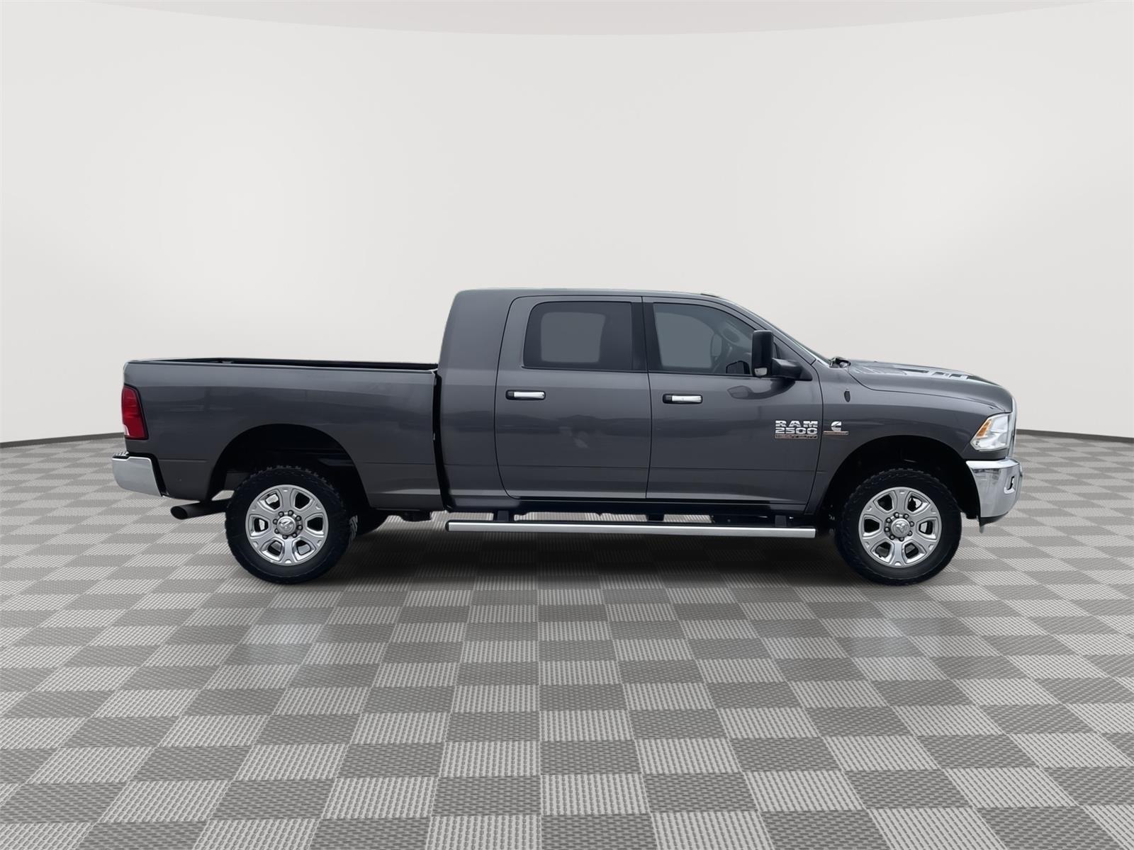 Vehicle photo 7