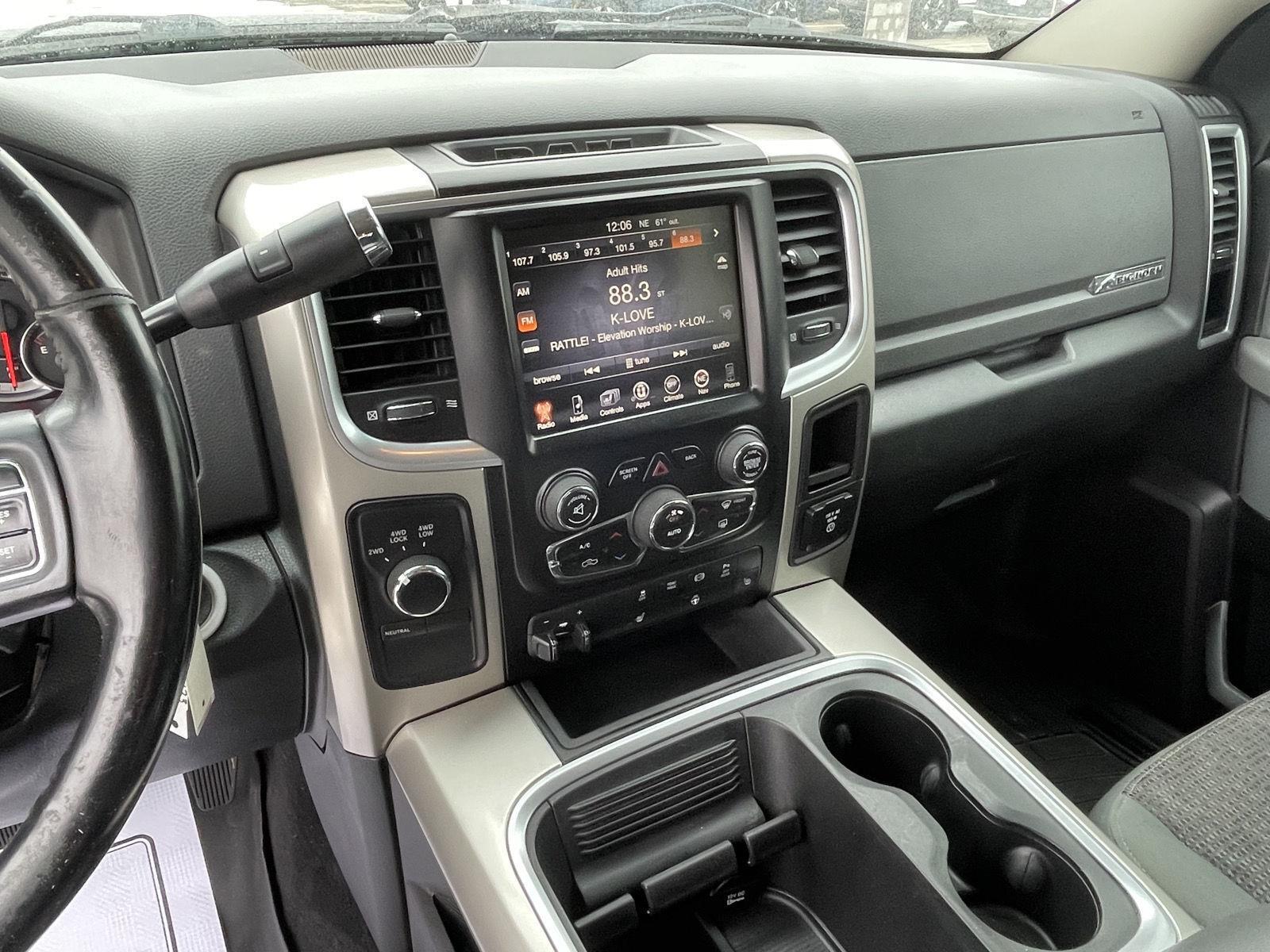 Vehicle photo 14