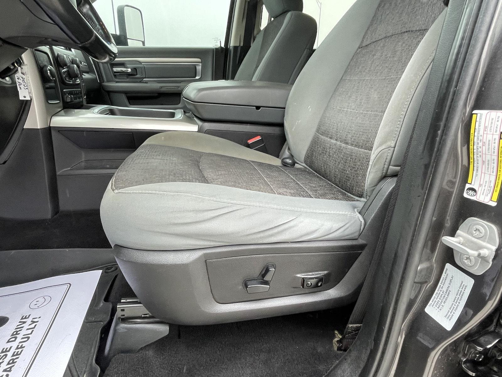 Vehicle photo 17