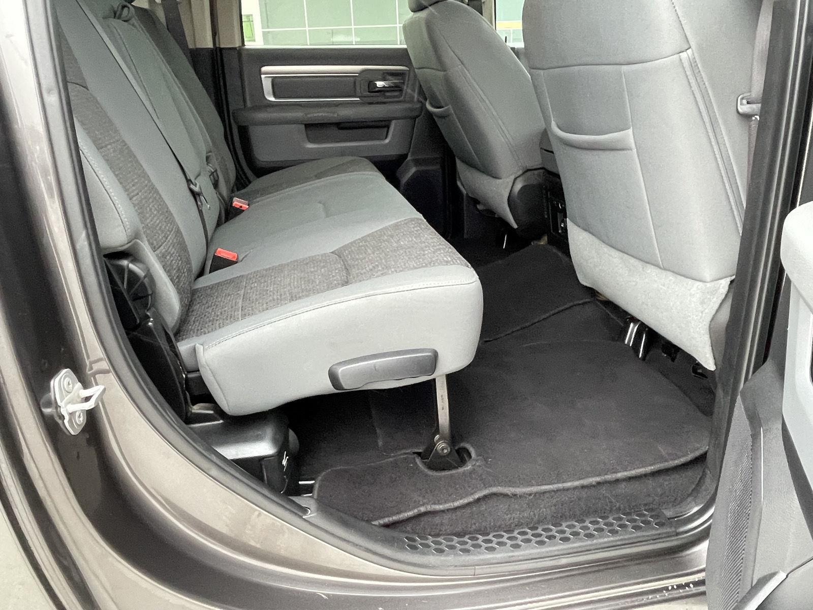 Vehicle photo 18
