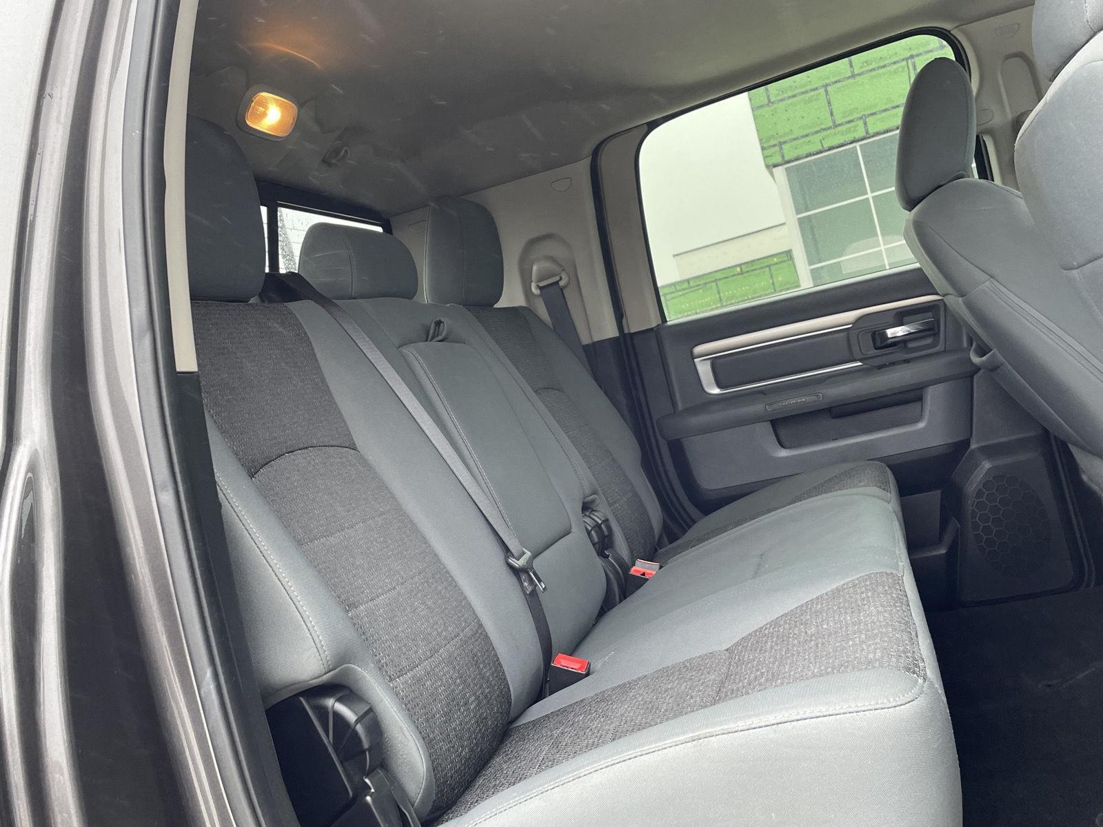 Vehicle photo 19