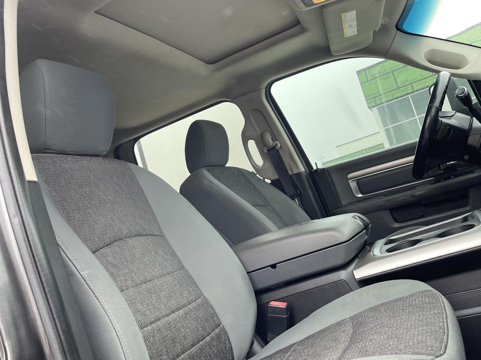 Vehicle photo 21