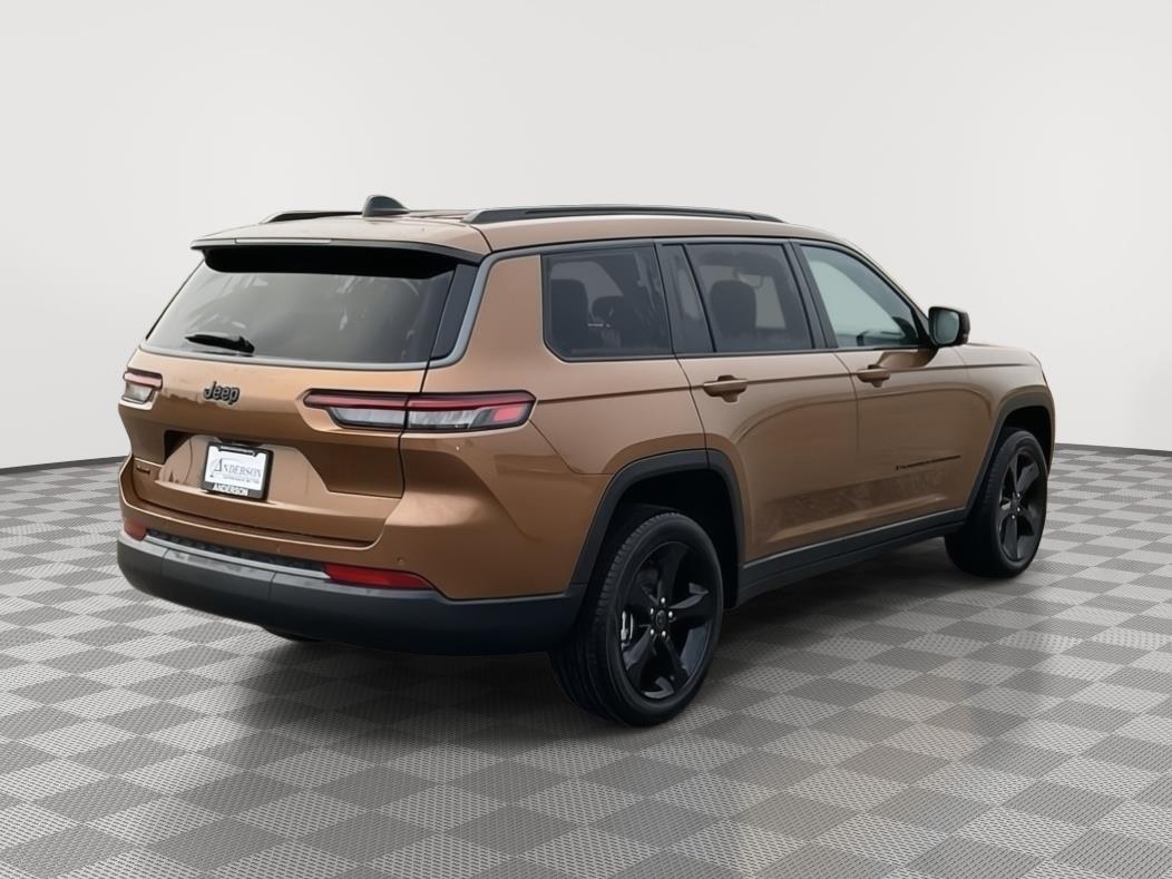 Vehicle photo 5