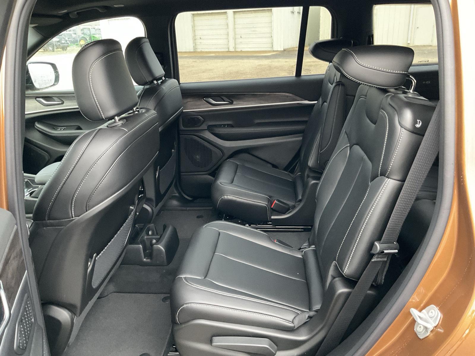 Vehicle photo 13