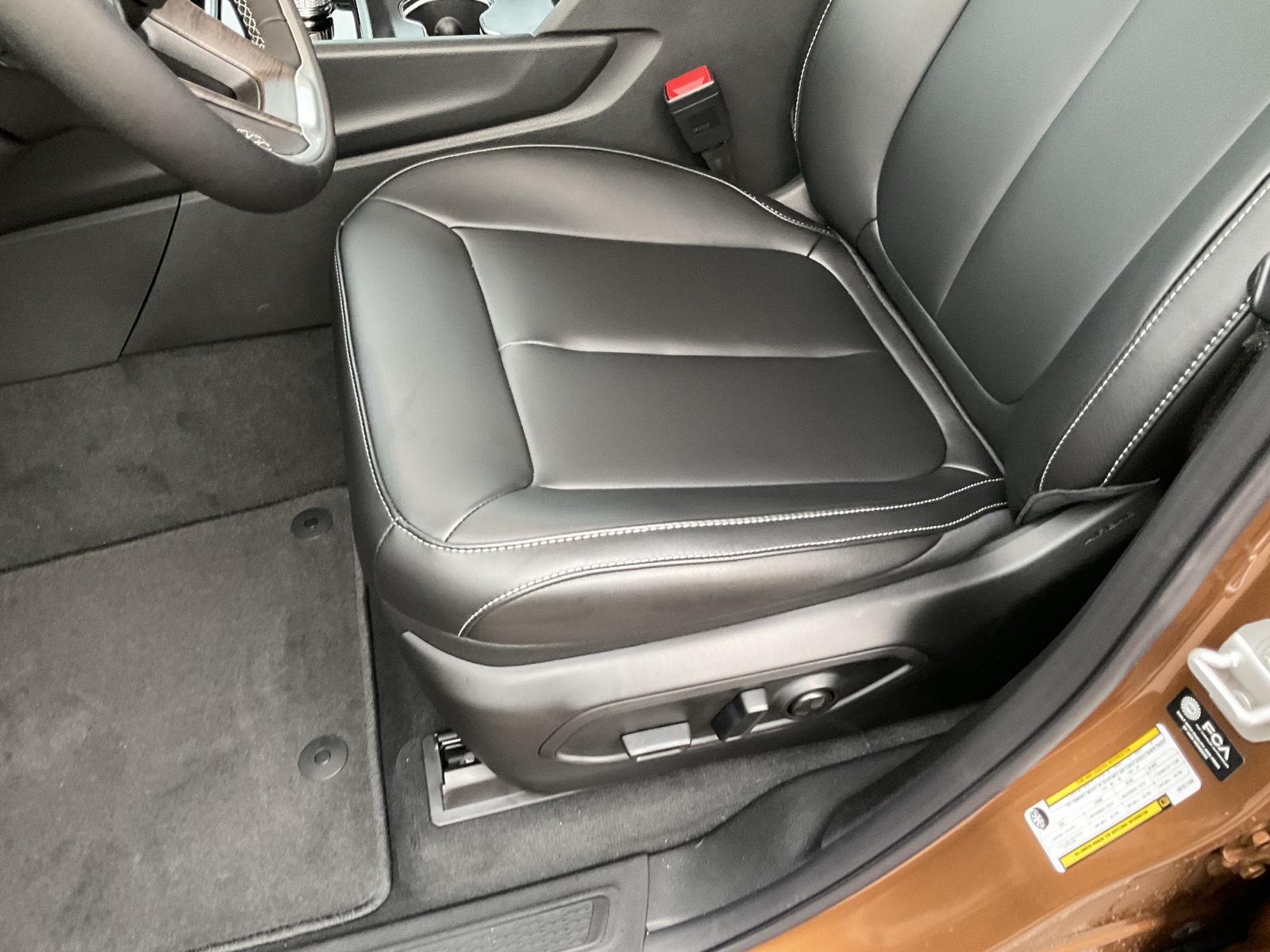 Vehicle photo 14