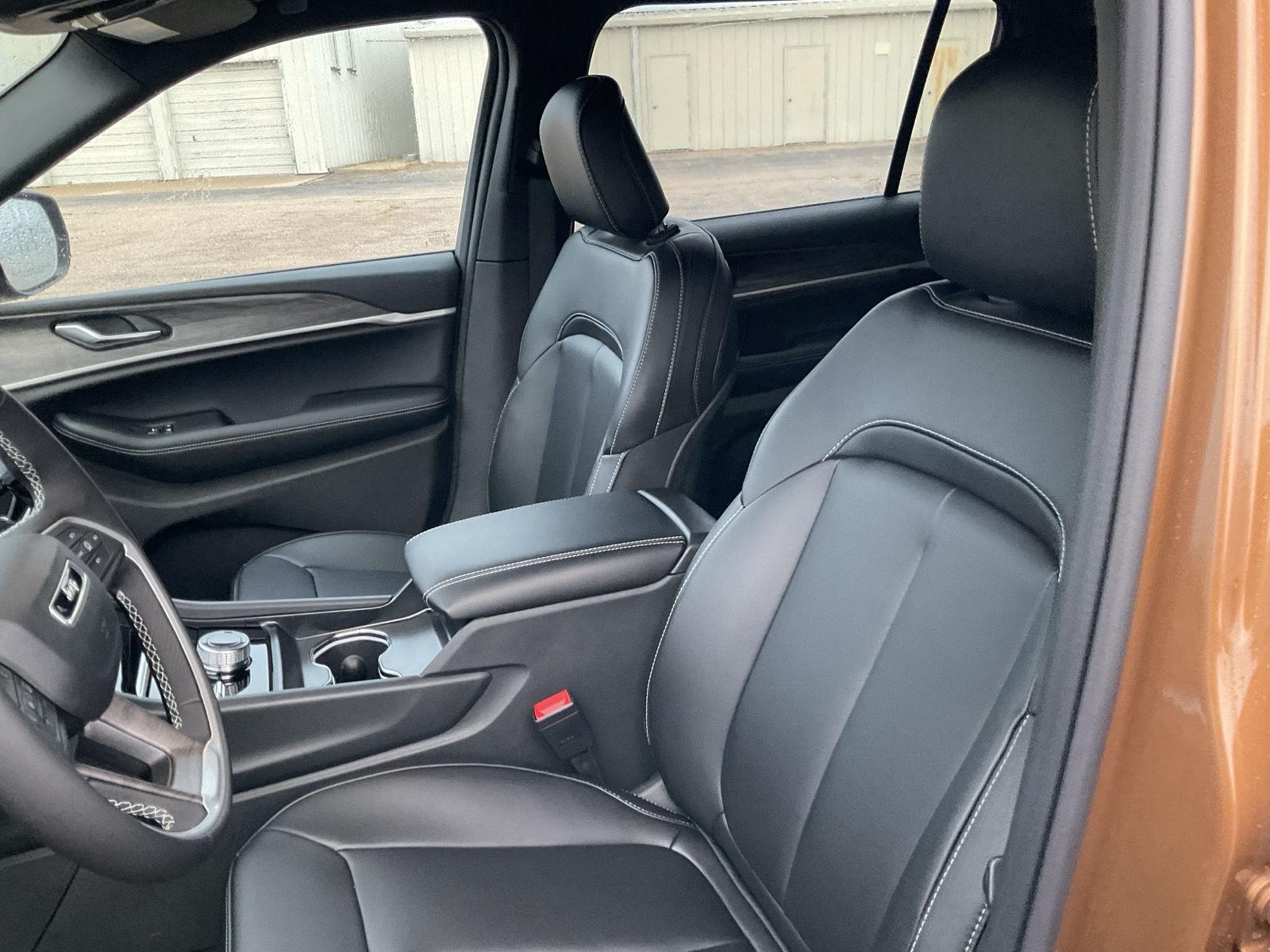 Vehicle photo 15