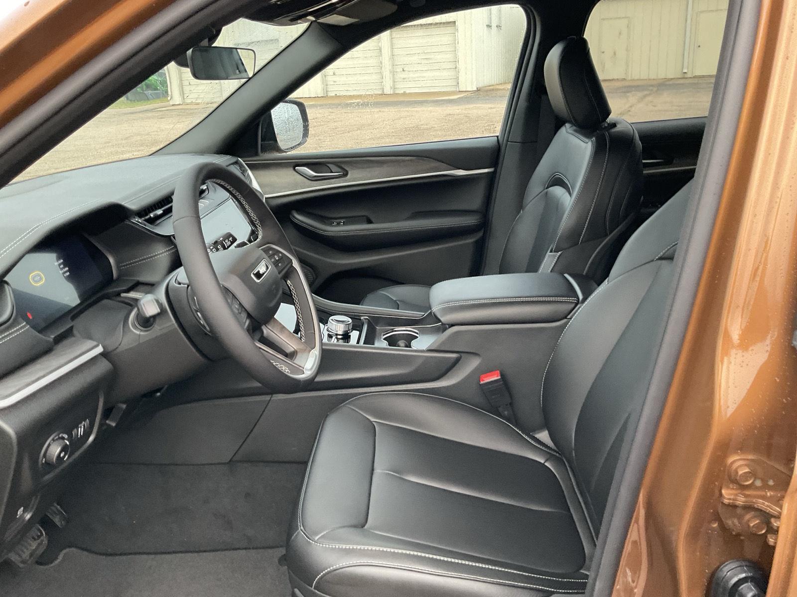 Vehicle photo 16