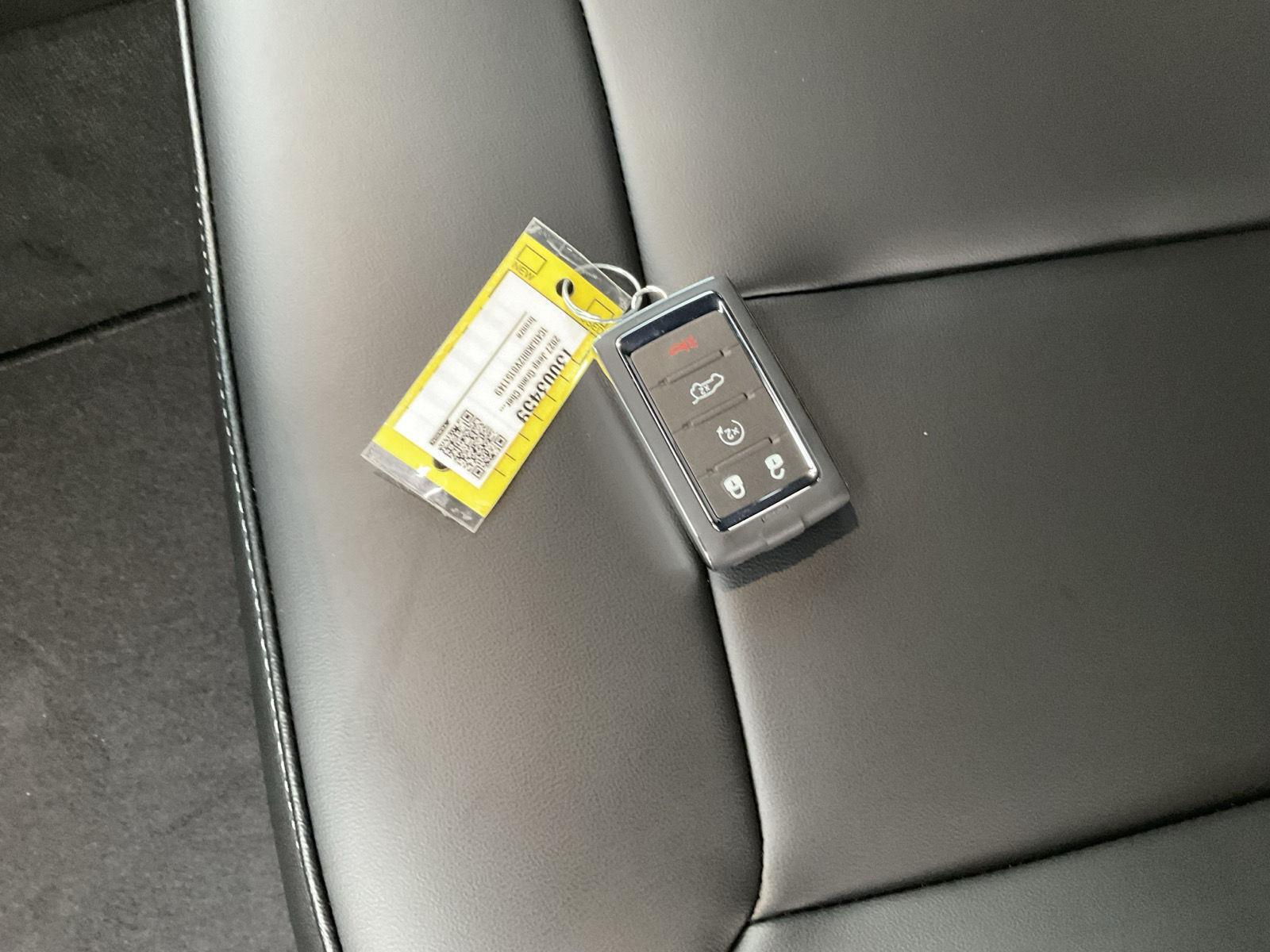 Vehicle photo 18