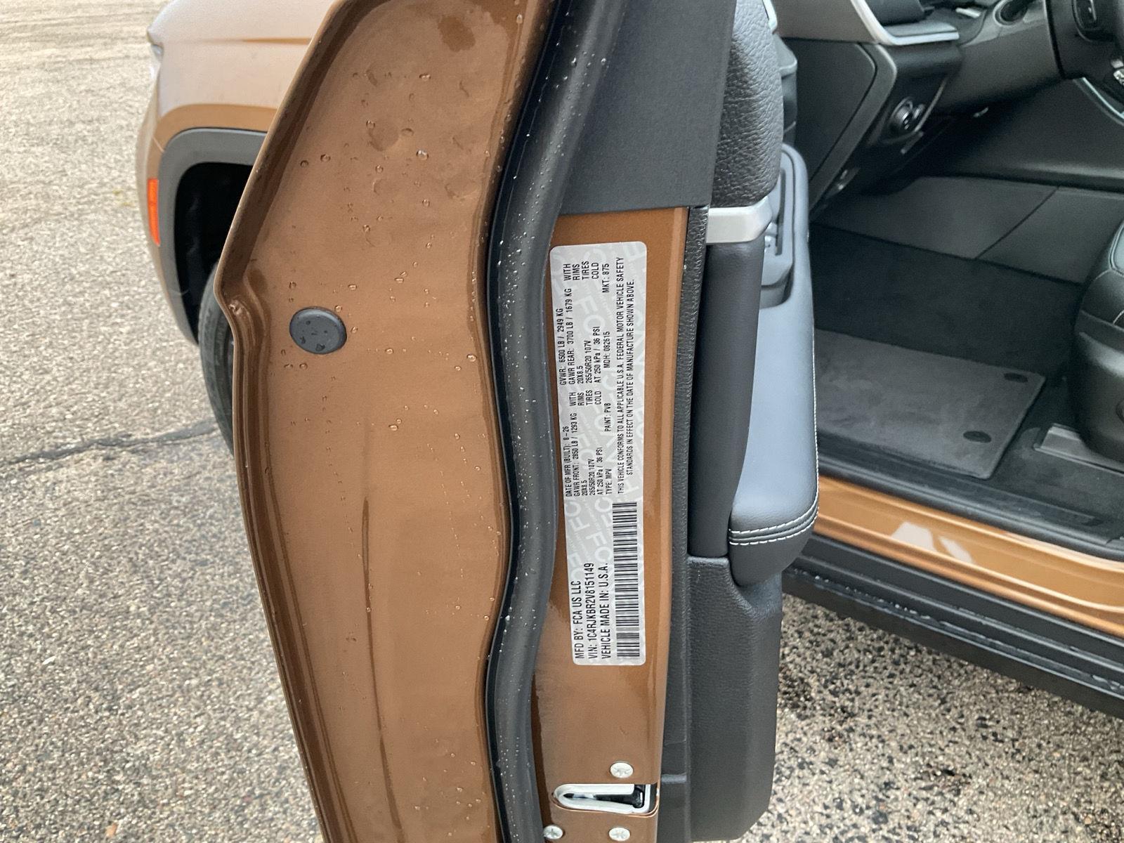 Vehicle photo 19