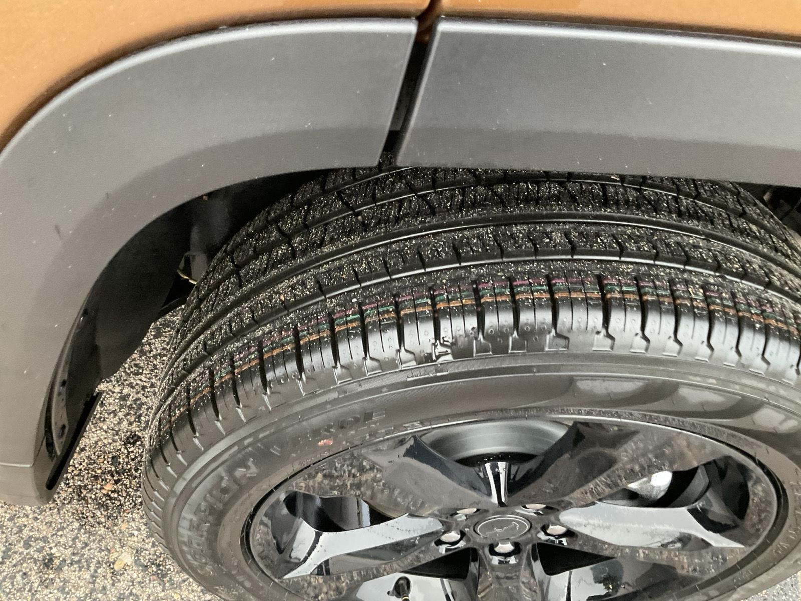 Vehicle photo 20