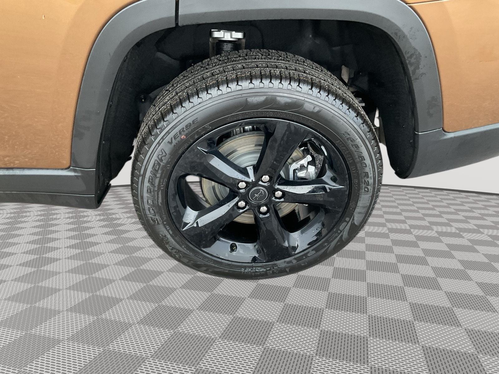 Vehicle photo 21