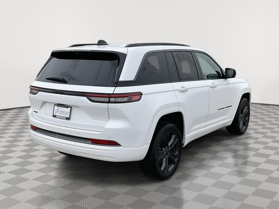 Vehicle photo 5