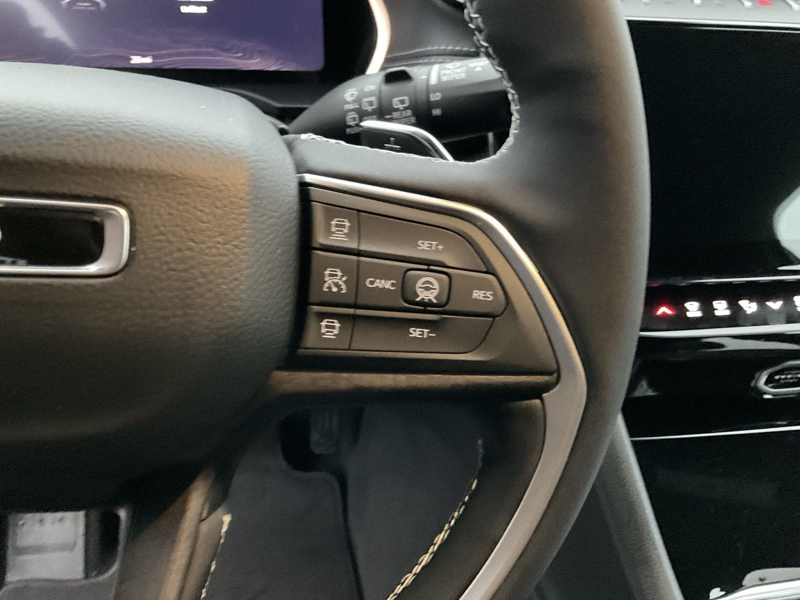 Vehicle photo 11