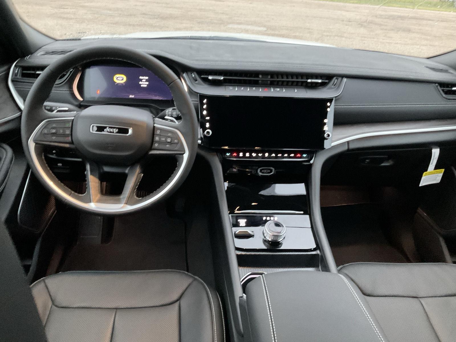 Vehicle photo 15