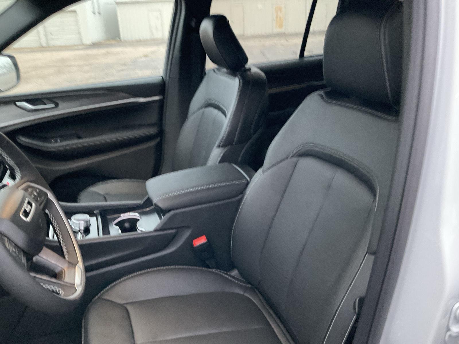 Vehicle photo 18