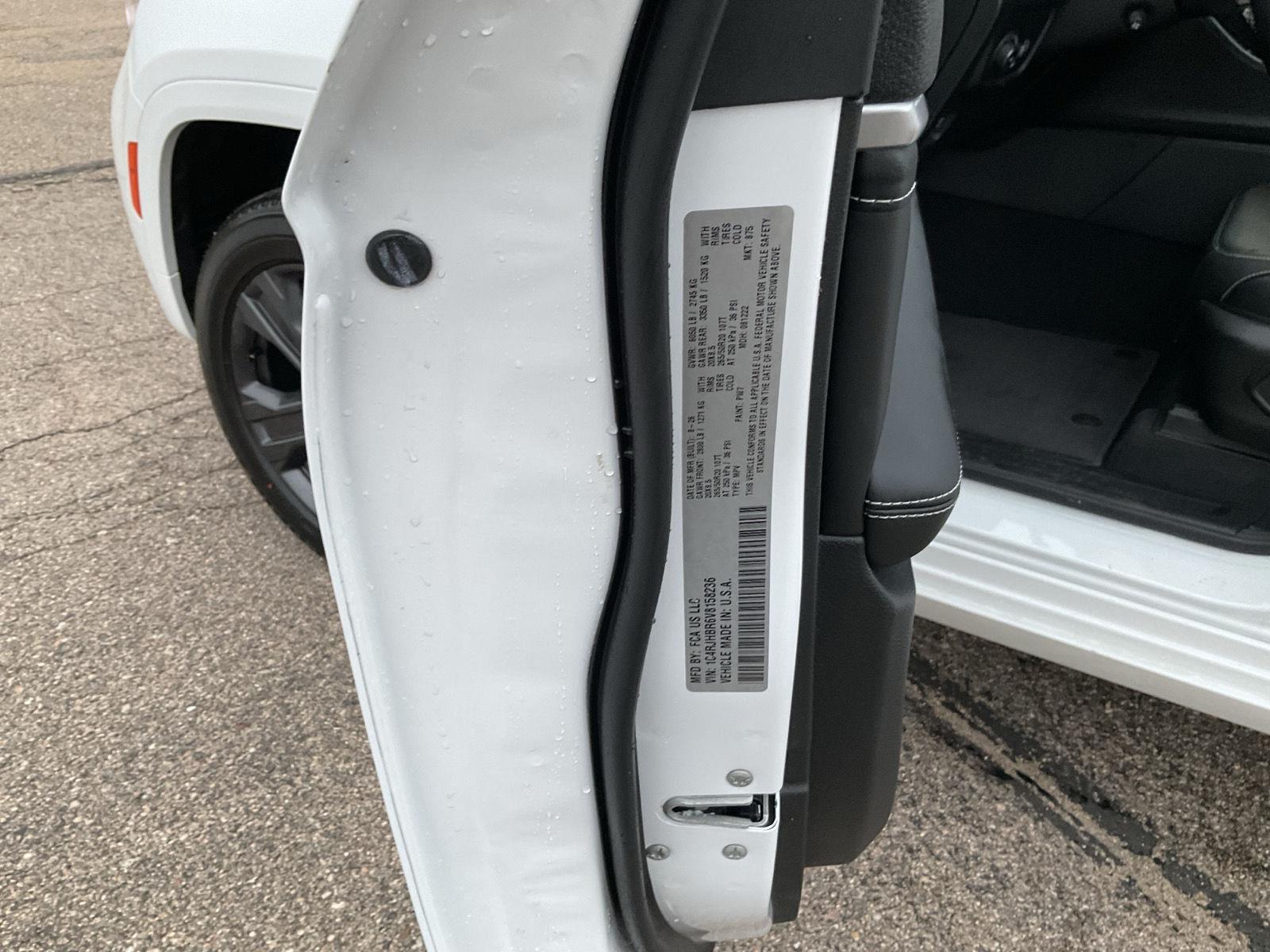 Vehicle photo 20