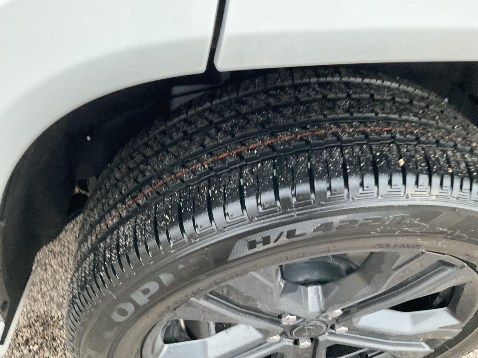 Vehicle photo 21