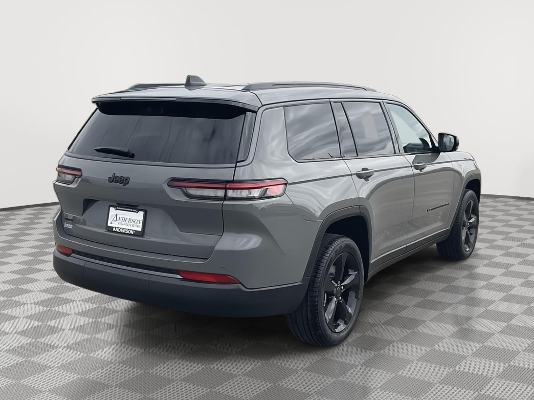 Vehicle photo 5