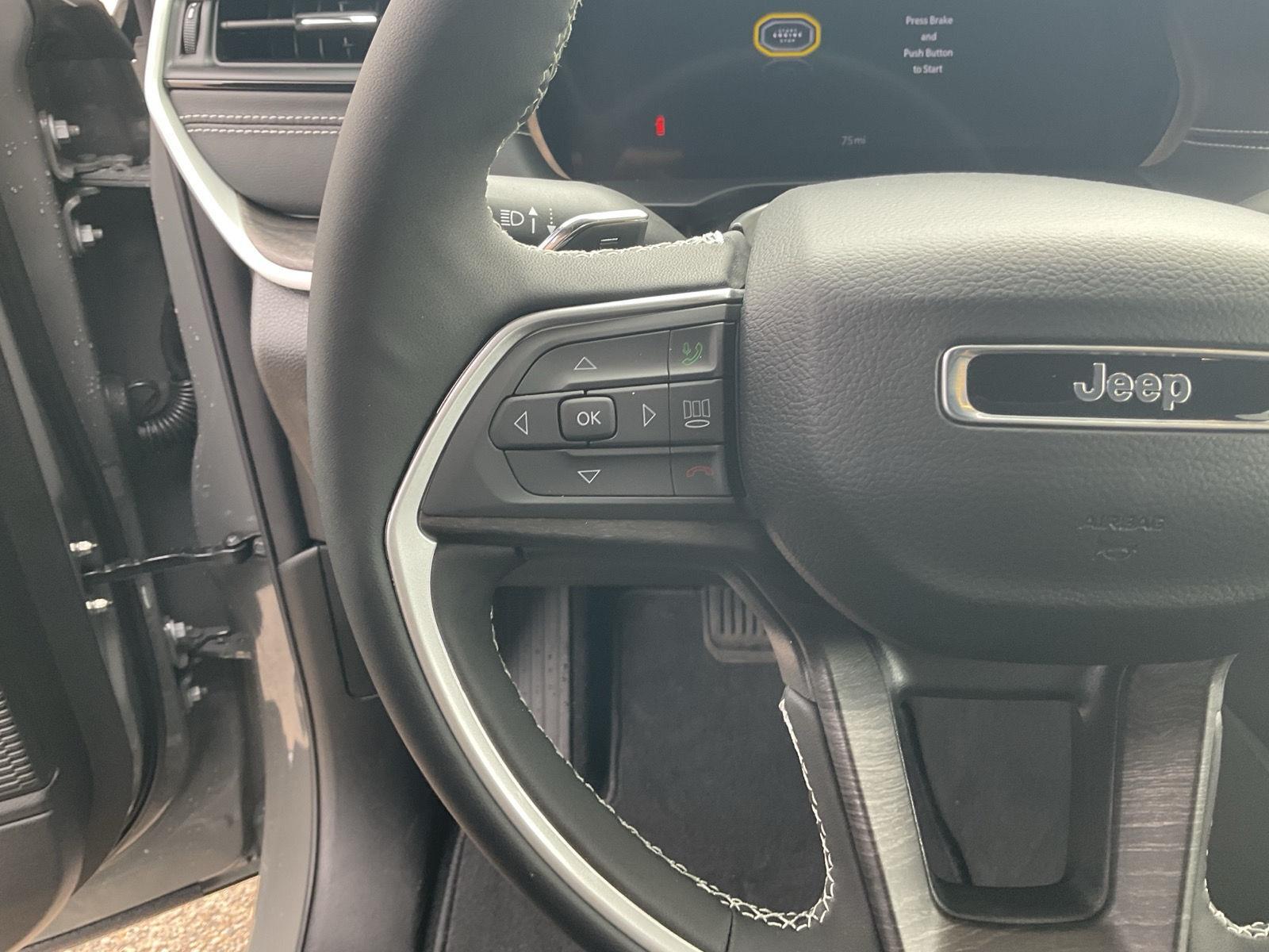 Vehicle photo 9