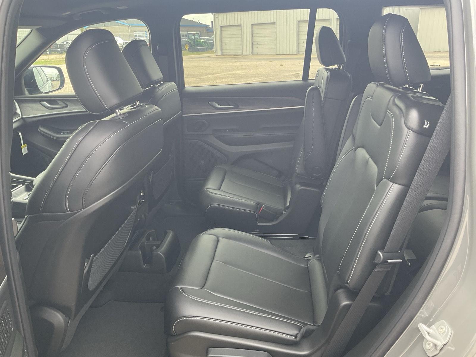 Vehicle photo 16