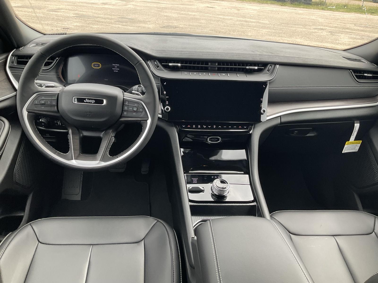 Vehicle photo 17