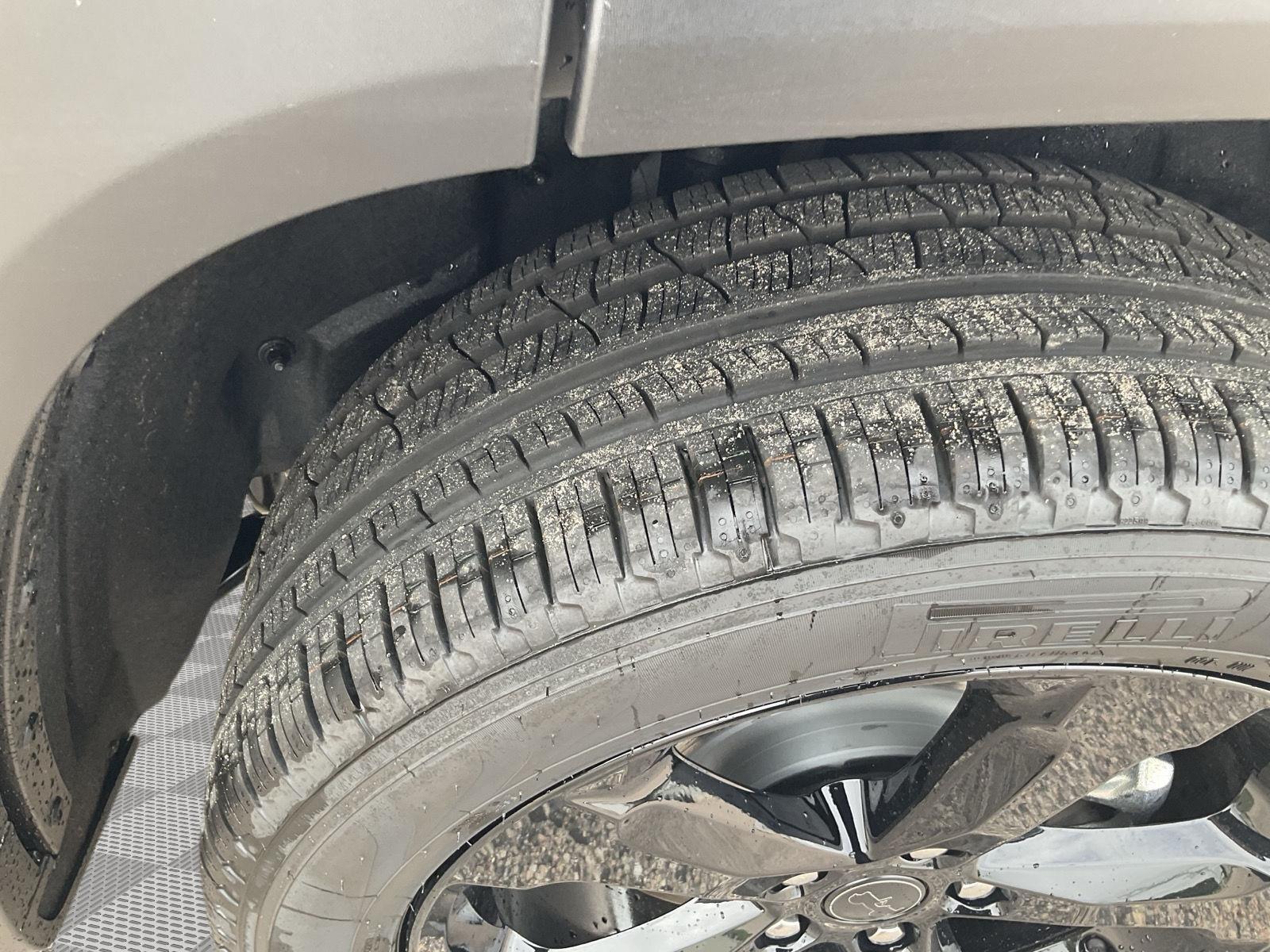 Vehicle photo 19