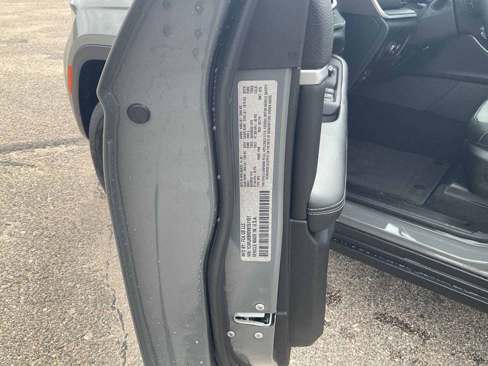 Vehicle photo 20