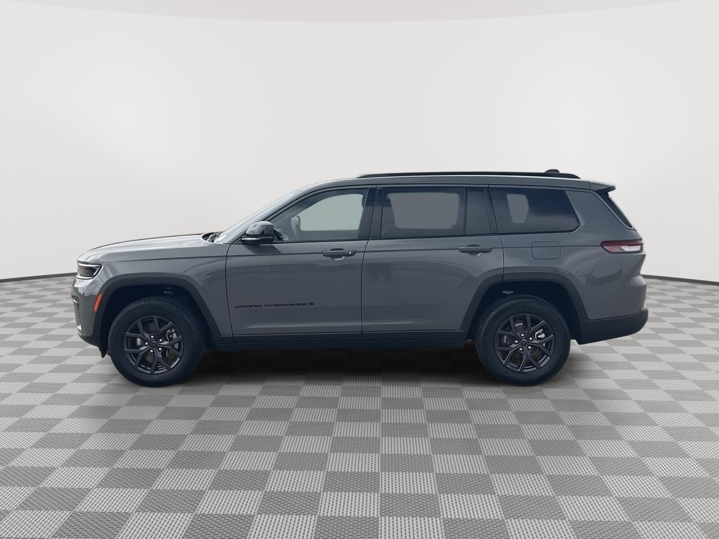 Vehicle photo 2