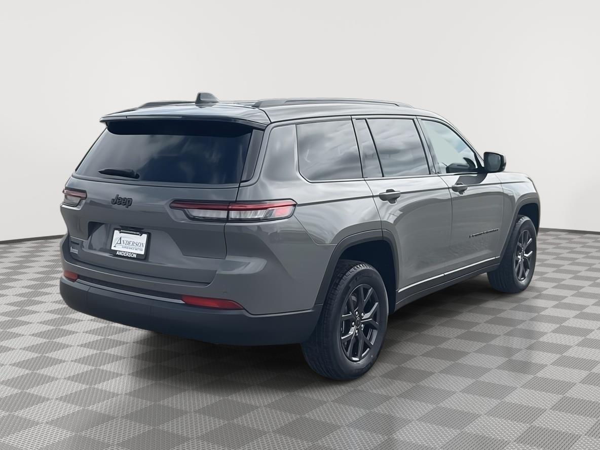Vehicle photo 5