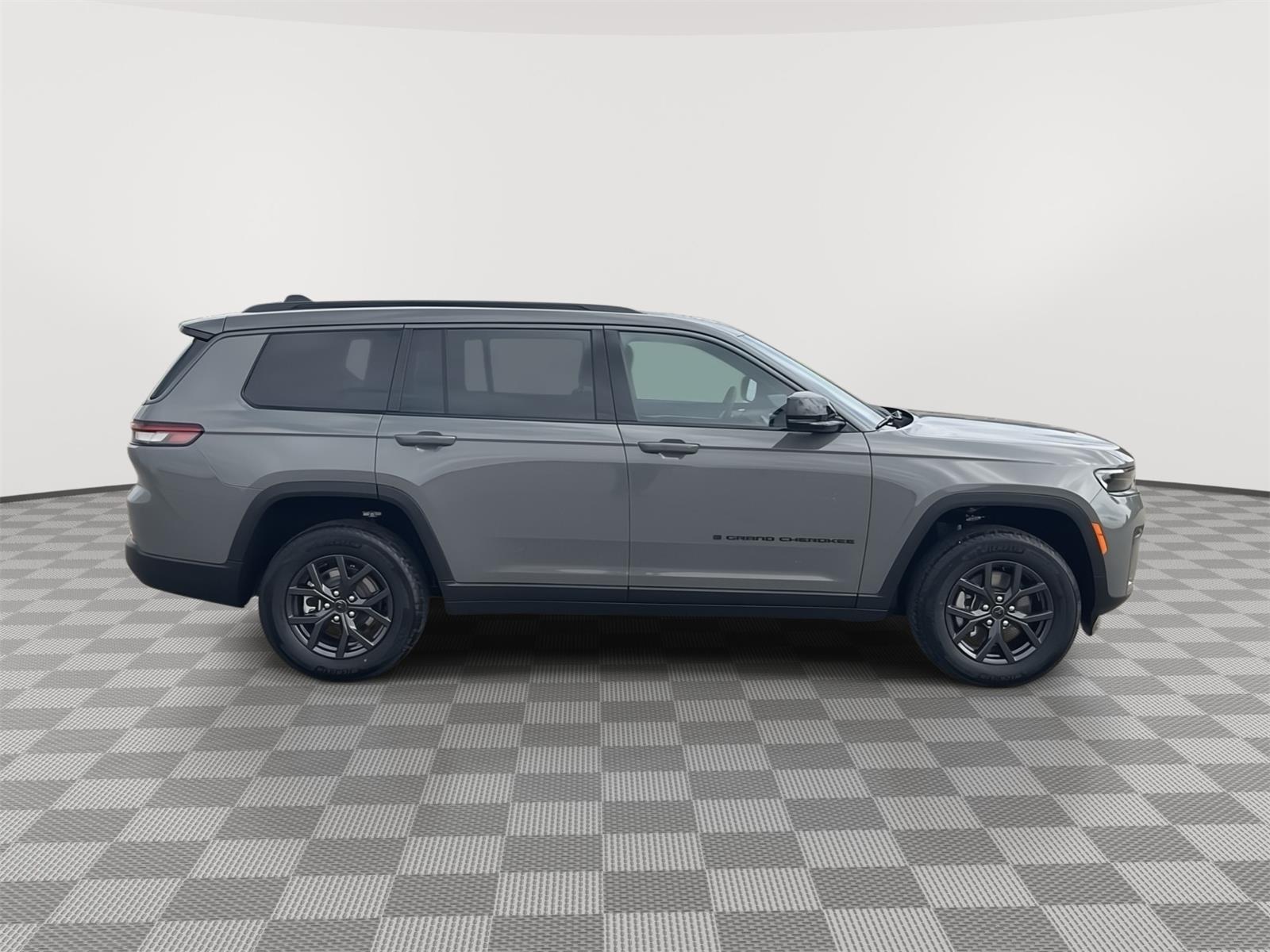Vehicle photo 6