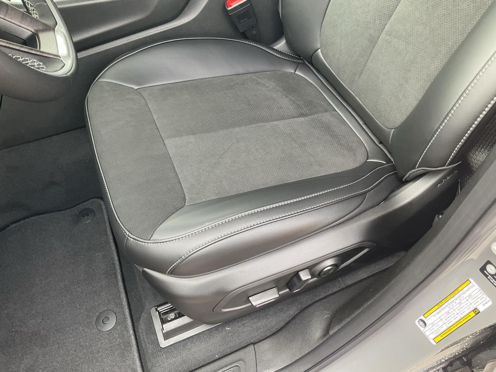 Vehicle photo 15