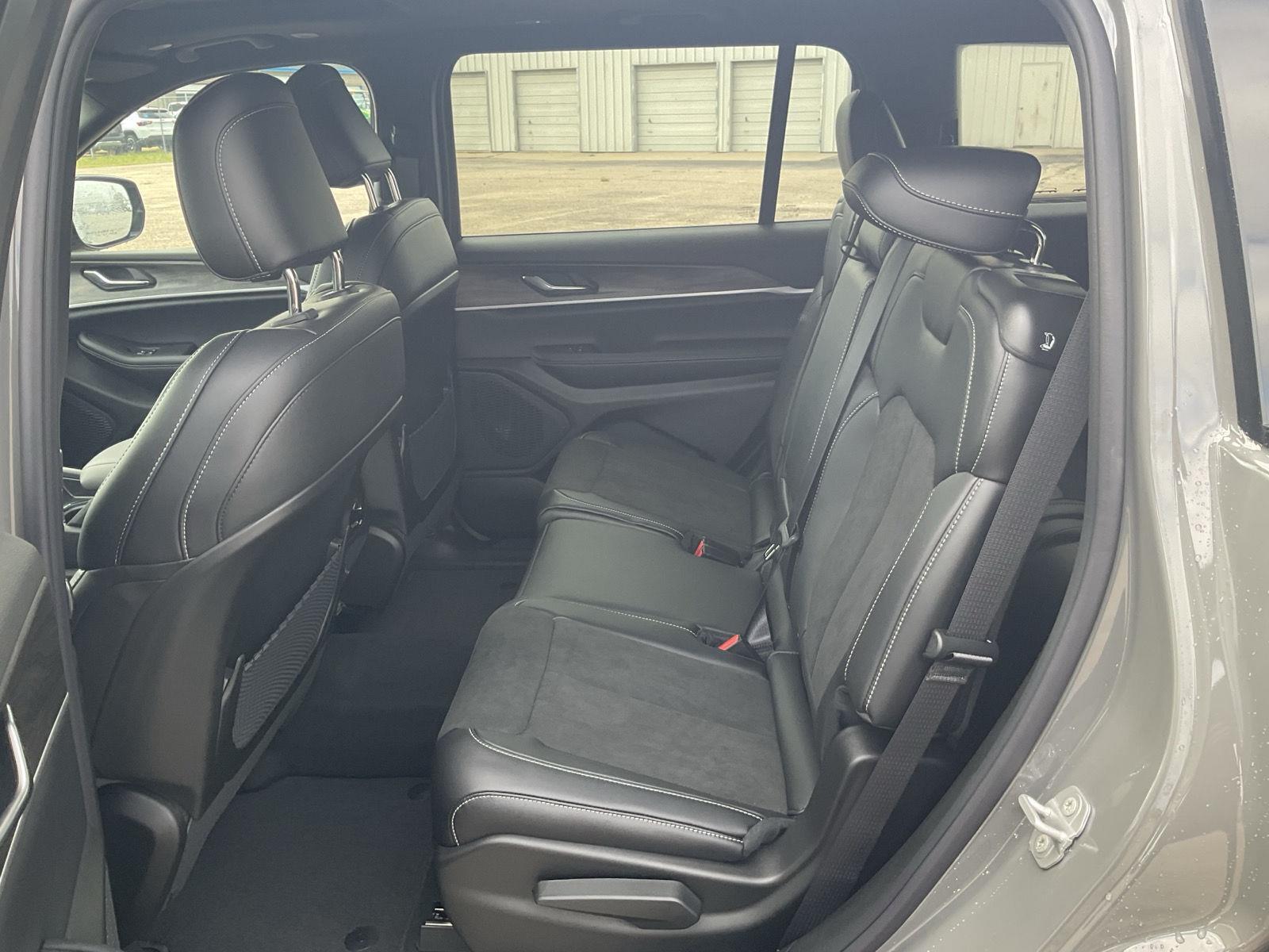 Vehicle photo 16