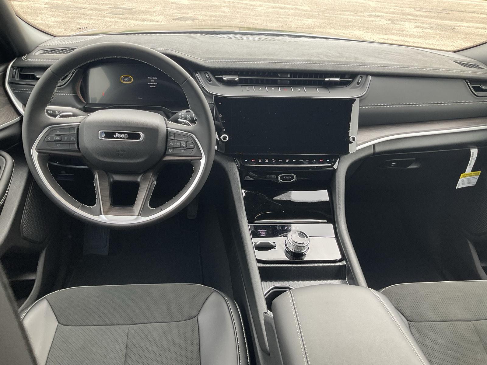 Vehicle photo 17