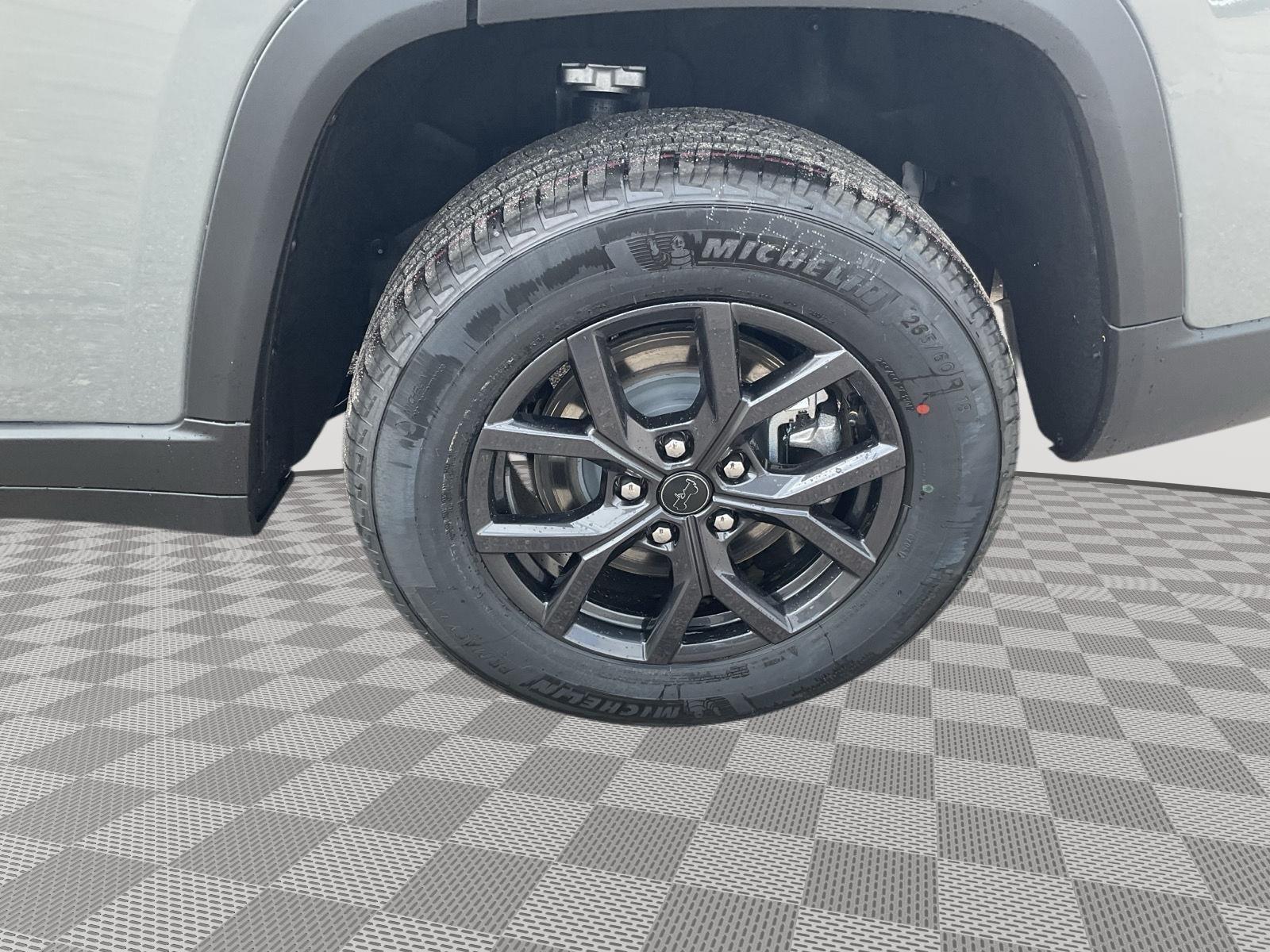 Vehicle photo 18